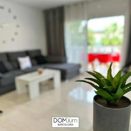 Domuum Holidays - Barcelona Family Appartement *