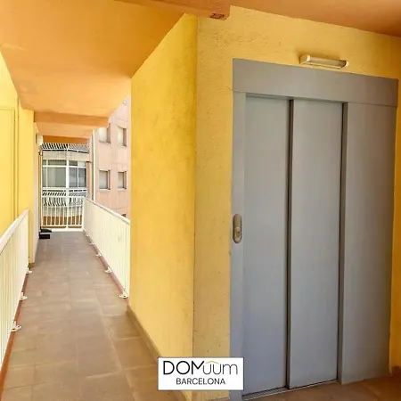 Domuum Holidays - Barcelona Family Apartment *