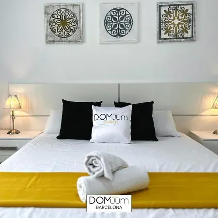 Domuum Holidays - Barcelona Family Apartment *